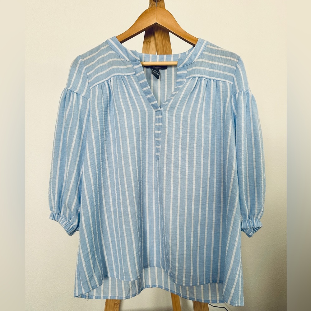 Beautiful puff sleeve striped blouse - Medium